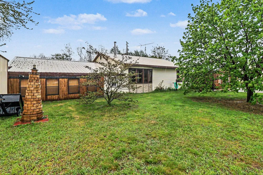 5739 Benzie Highway Joyfield Township, MI 49616