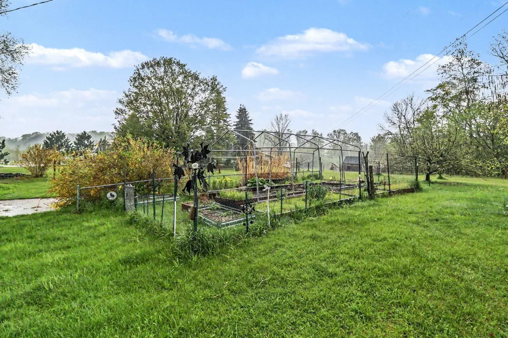 5739 Benzie Highway Joyfield Township, MI 49616