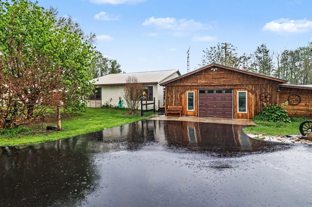 5739 Benzie Highway Joyfield Township, MI 49616