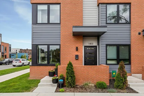 1803 Perry Street #9