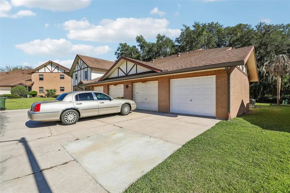 100 E OAK TERRACE DRIVE #D2 Leesburg, FL 34748