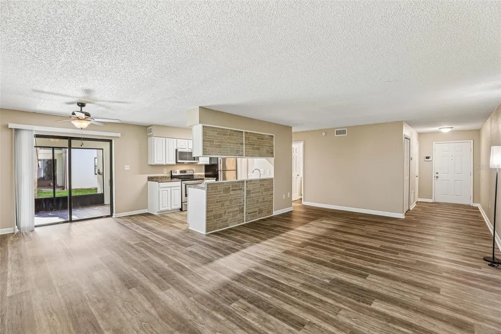 100 E OAK TERRACE DRIVE #D2 Leesburg, FL 34748