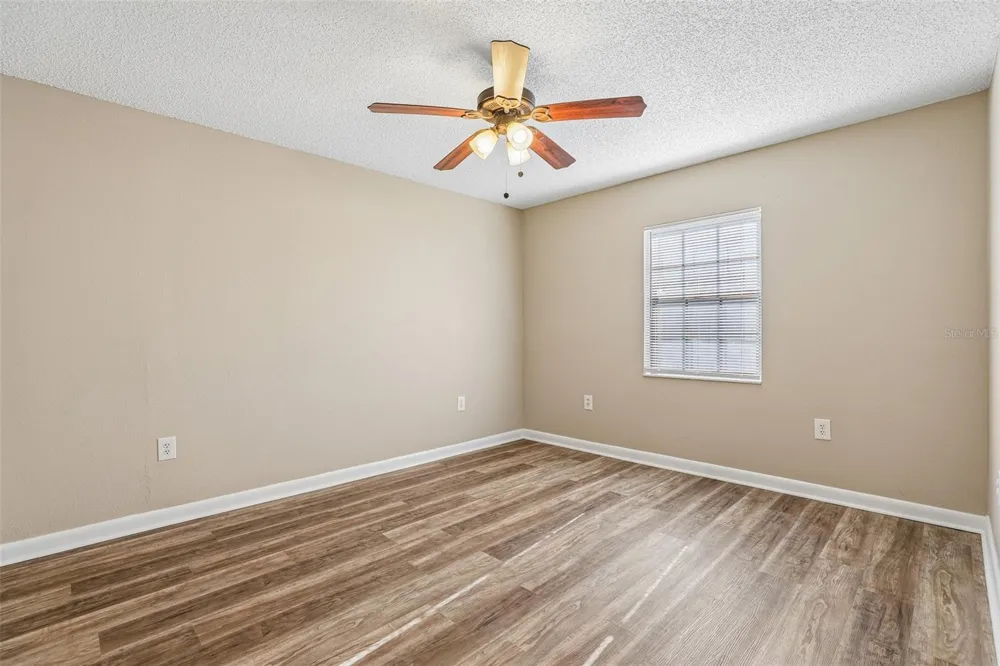 100 E OAK TERRACE DRIVE #D2 Leesburg, FL 34748