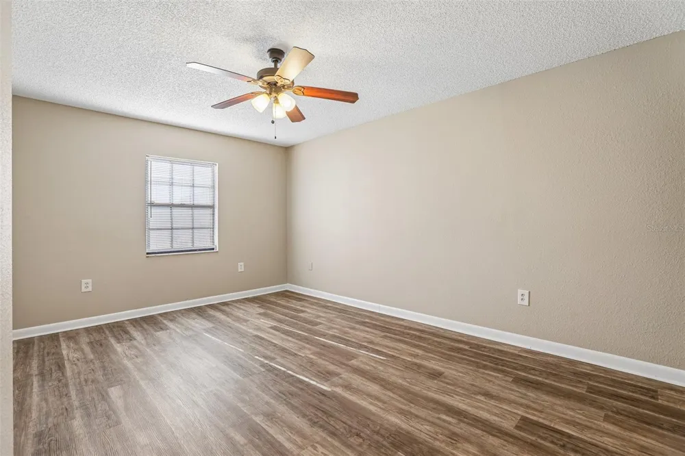 100 E OAK TERRACE DRIVE #D2 Leesburg, FL 34748