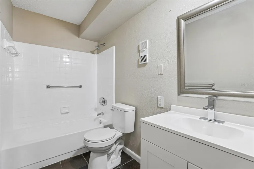100 E OAK TERRACE DRIVE #D2 Leesburg, FL 34748