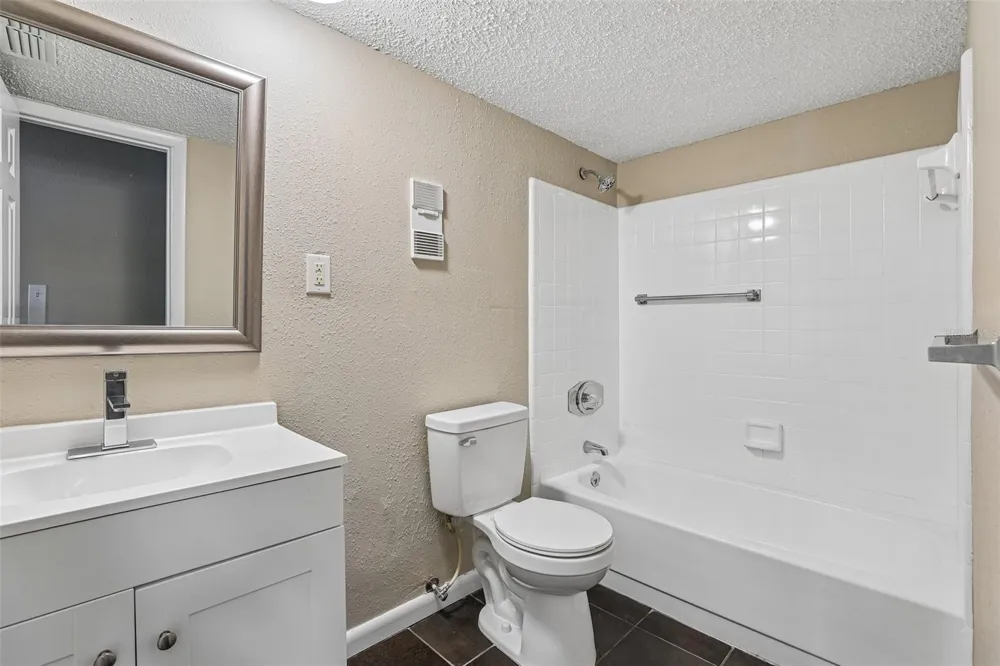 100 E OAK TERRACE DRIVE #D2 Leesburg, FL 34748