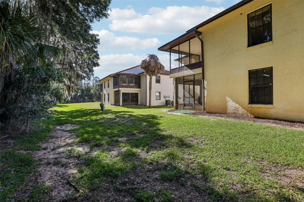 100 E OAK TERRACE DRIVE #D2 Leesburg, FL 34748