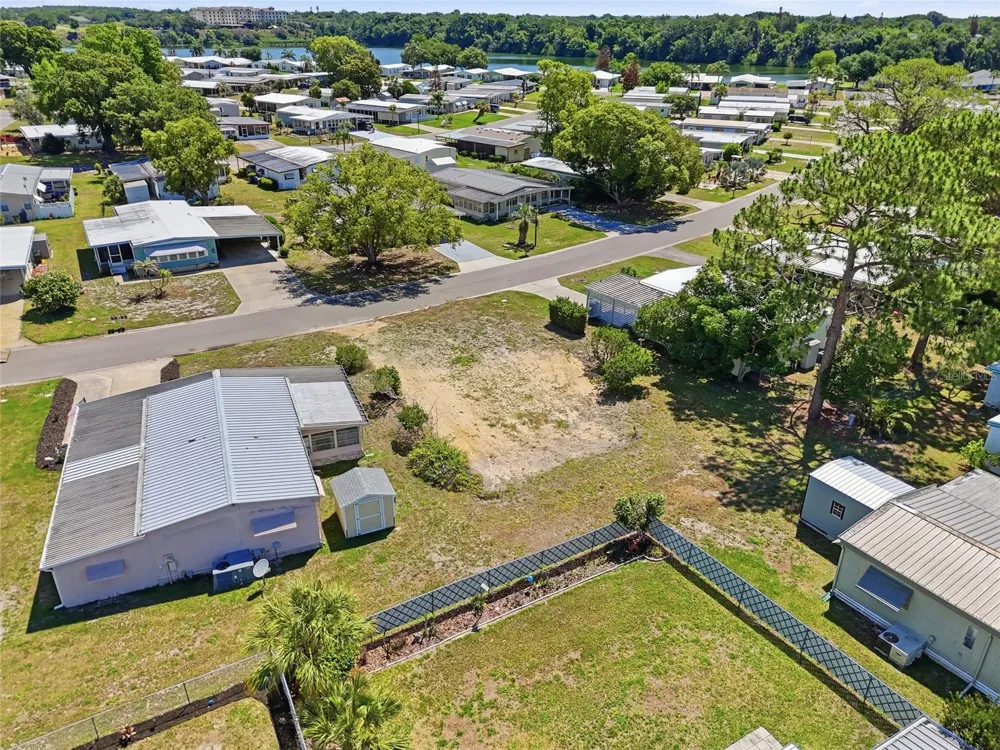 1223 NASSAU CIRCLE Tavares, FL 32778