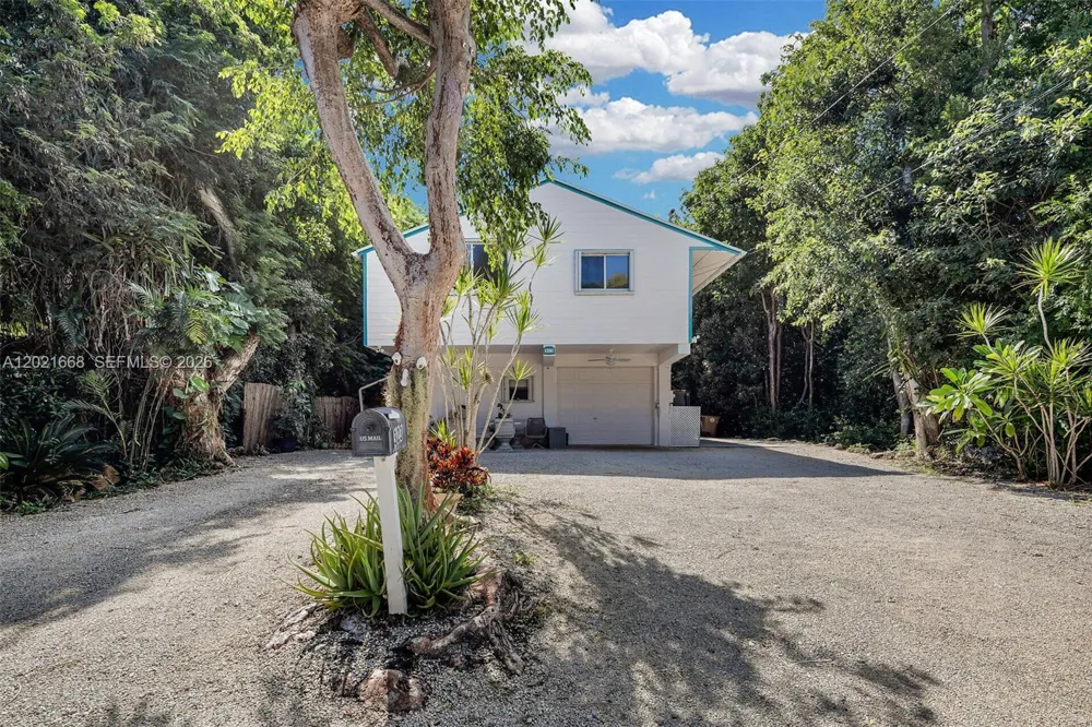 323 Bay View Ave Key Largo, FL 33037