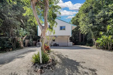 323 Bay View Ave