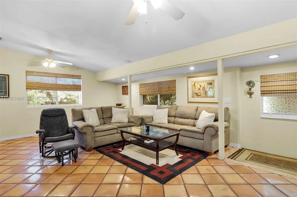 323 Bay View Ave Key Largo, FL 33037