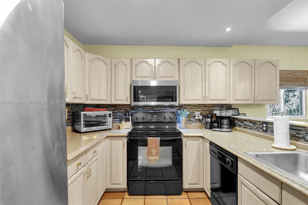 323 Bay View Ave Key Largo, FL 33037