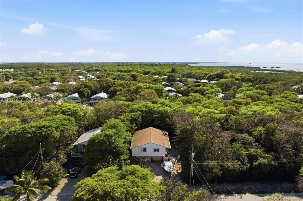 323 Bay View Ave Key Largo, FL 33037