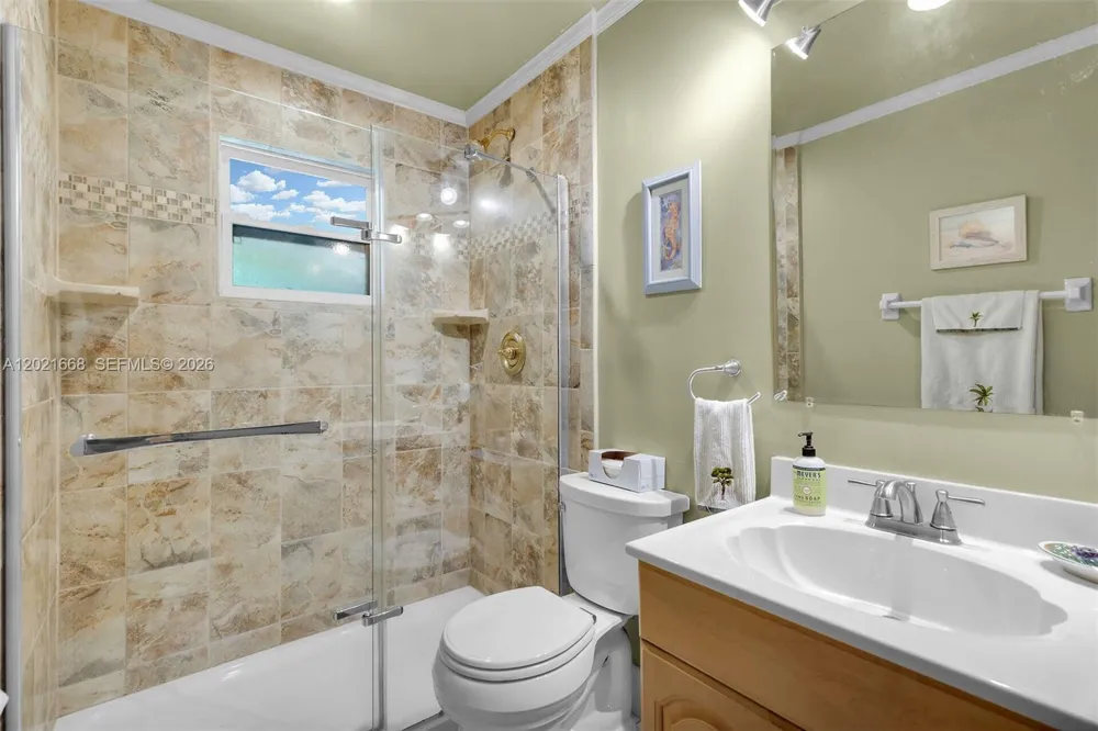 323 Bay View Ave Key Largo, FL 33037
