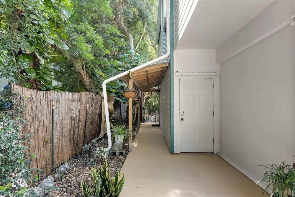 323 Bay View Ave Key Largo, FL 33037