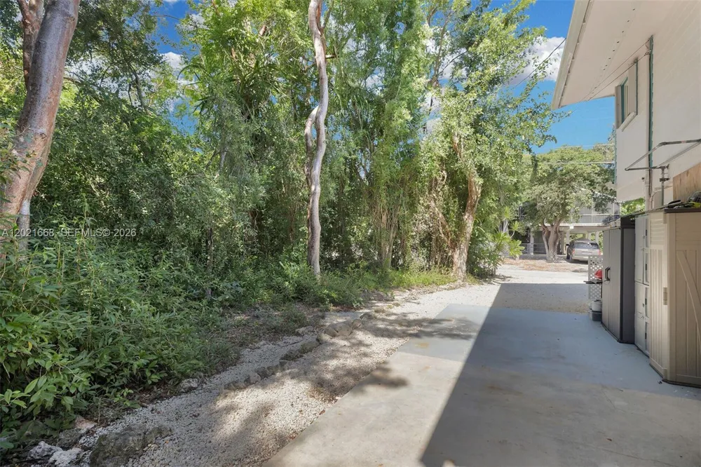 323 Bay View Ave Key Largo, FL 33037