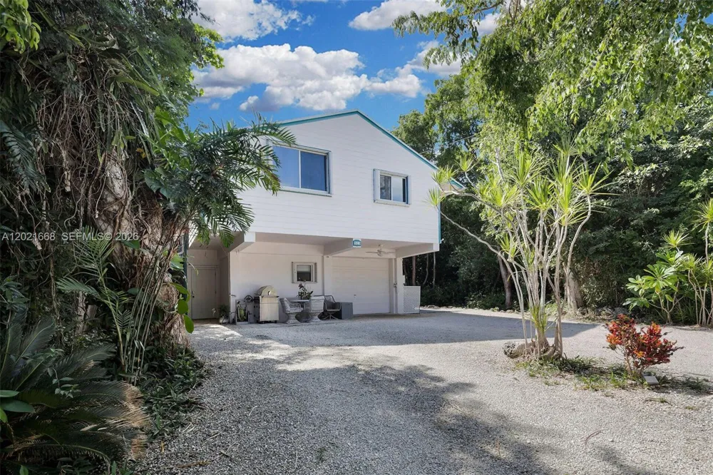 323 Bay View Ave Key Largo, FL 33037