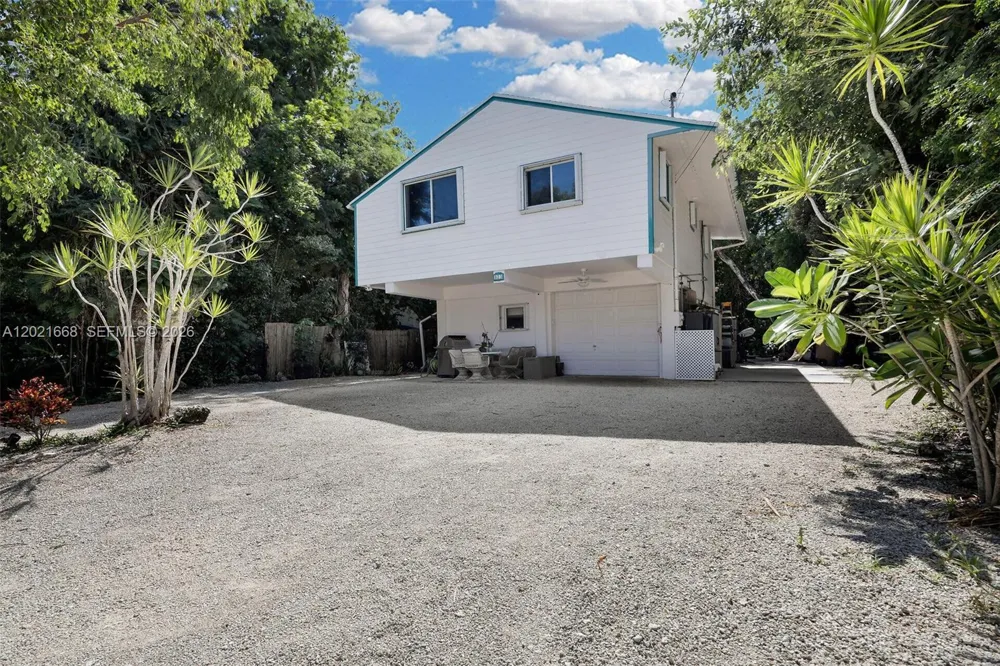 323 Bay View Ave Key Largo, FL 33037