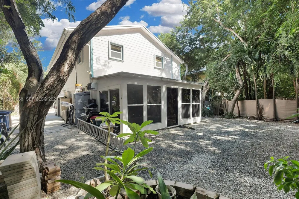 323 Bay View Ave Key Largo, FL 33037