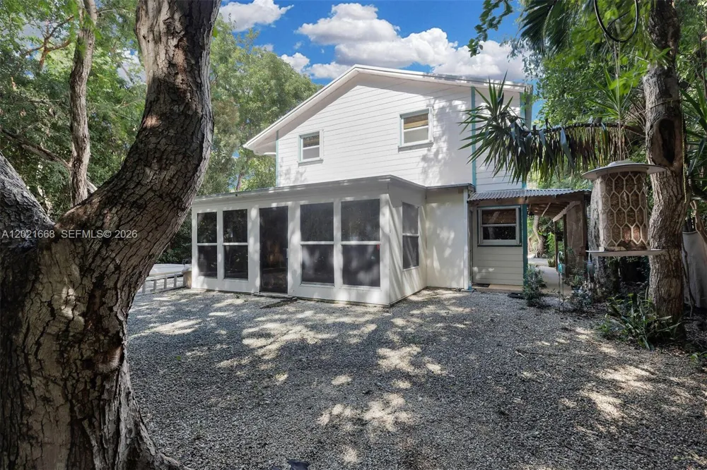 323 Bay View Ave Key Largo, FL 33037