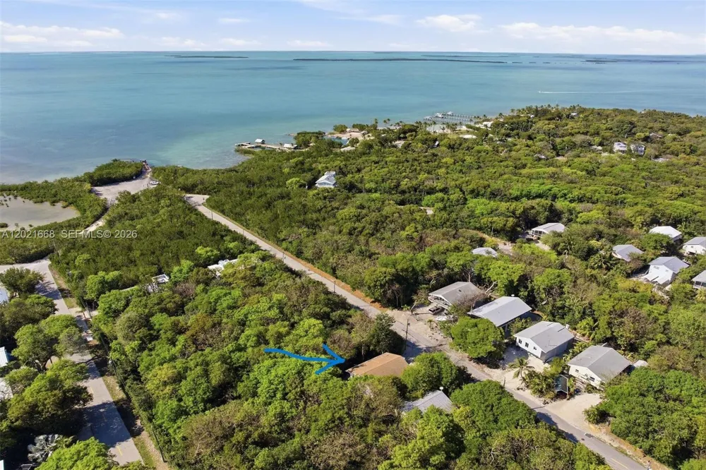 323 Bay View Ave Key Largo, FL 33037