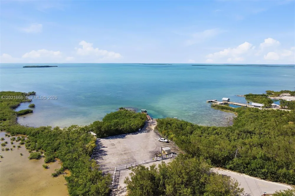 323 Bay View Ave Key Largo, FL 33037