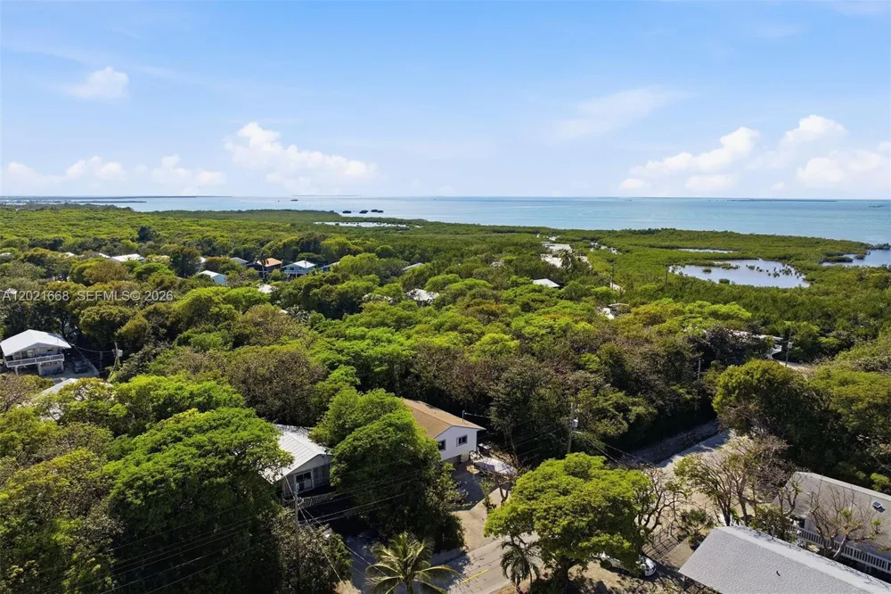 323 Bay View Ave Key Largo, FL 33037