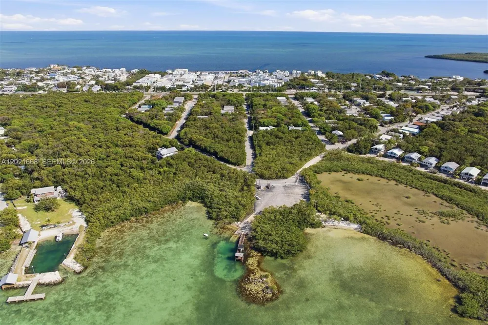 323 Bay View Ave Key Largo, FL 33037