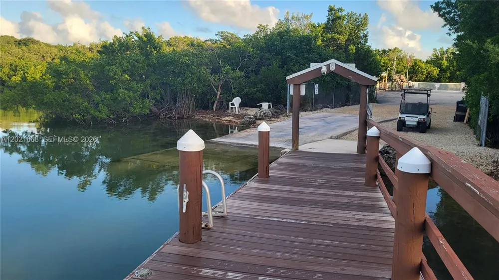 323 Bay View Ave Key Largo, FL 33037