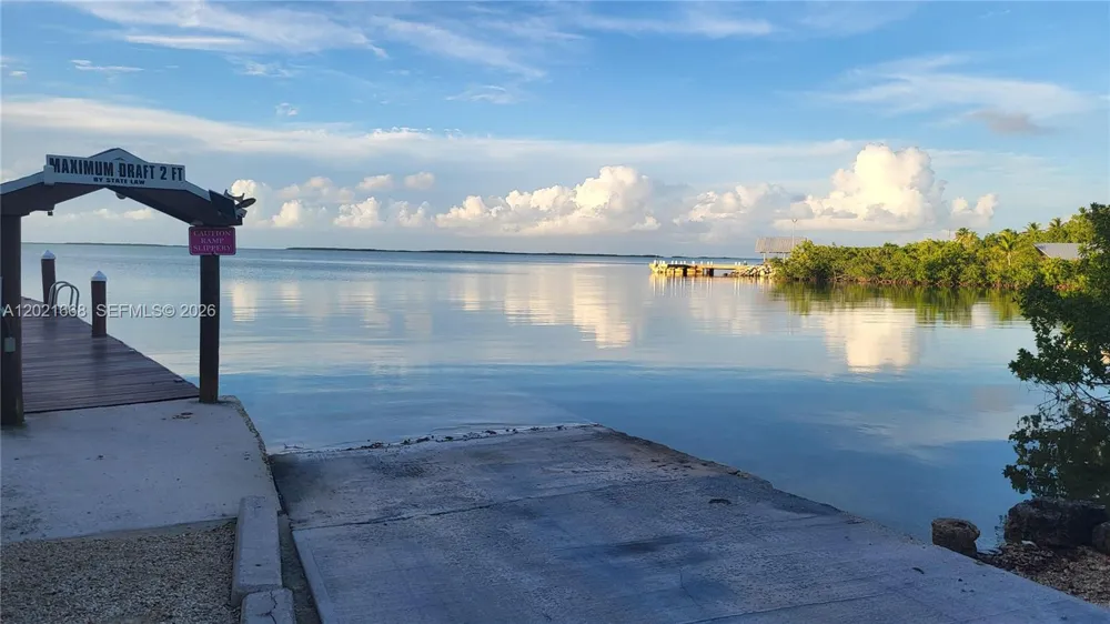 323 Bay View Ave Key Largo, FL 33037