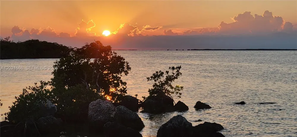323 Bay View Ave Key Largo, FL 33037