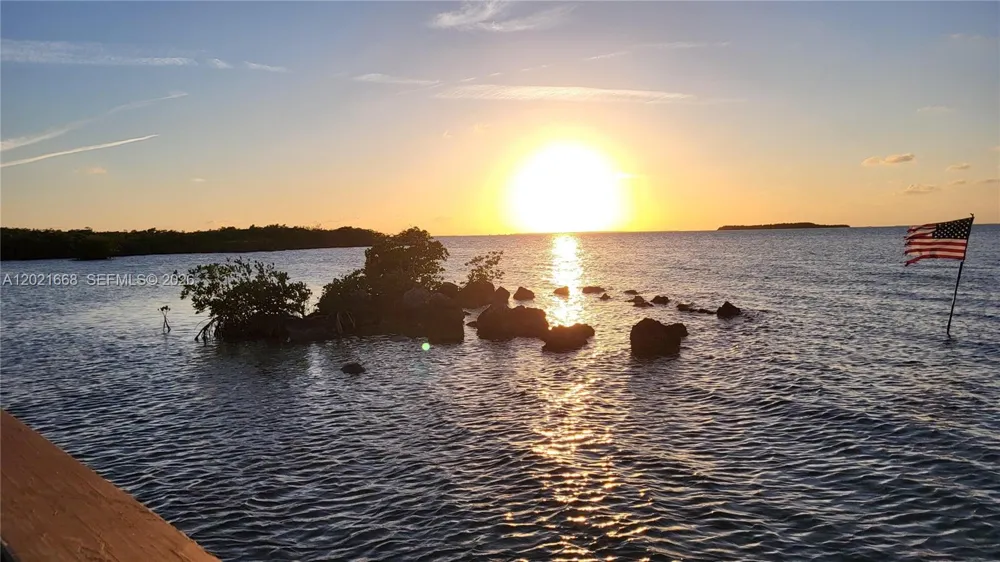 323 Bay View Ave Key Largo, FL 33037