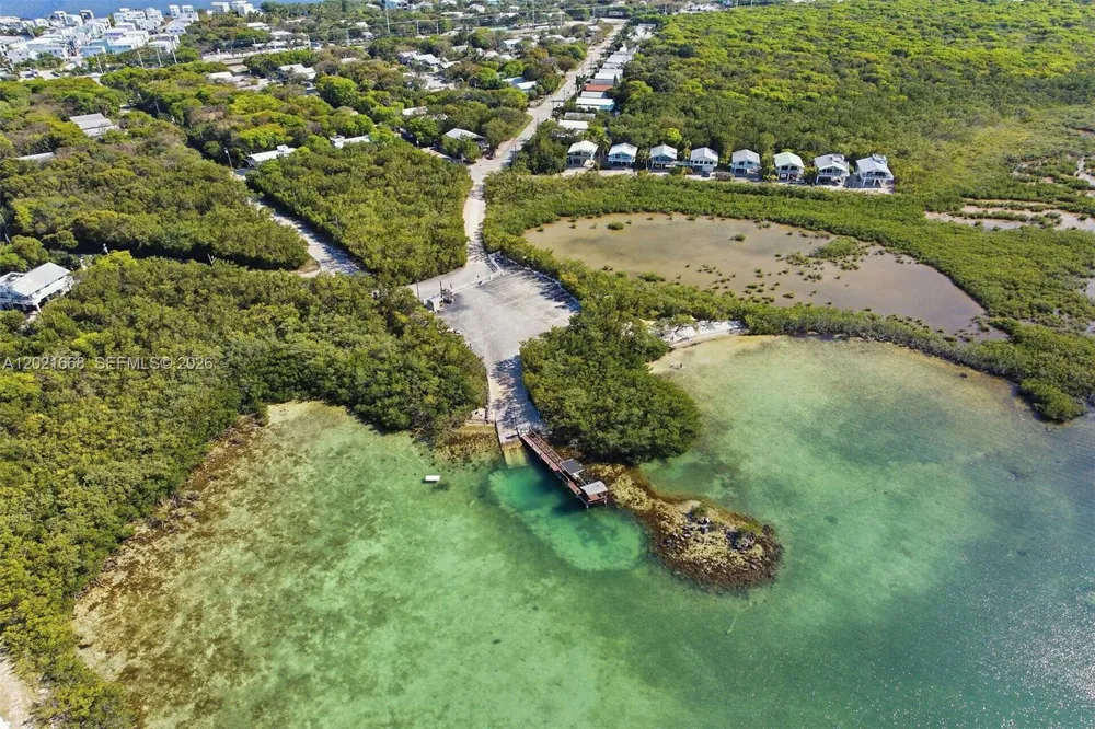 323 Bay View Ave Key Largo, FL 33037