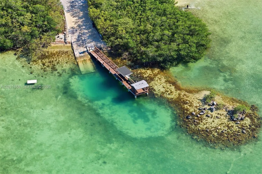 323 Bay View Ave Key Largo, FL 33037