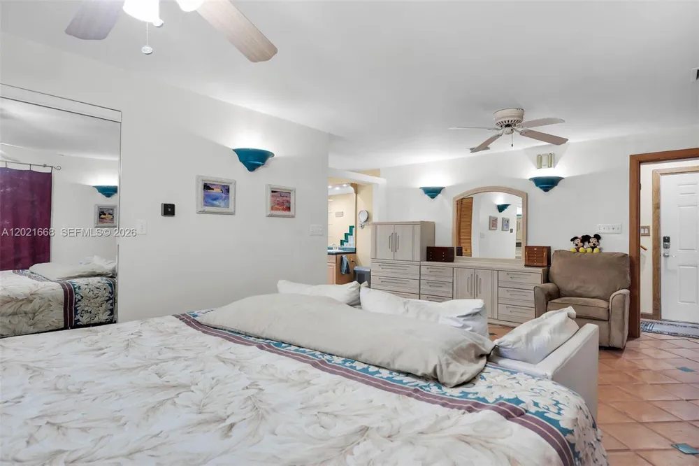 323 Bay View Ave Key Largo, FL 33037