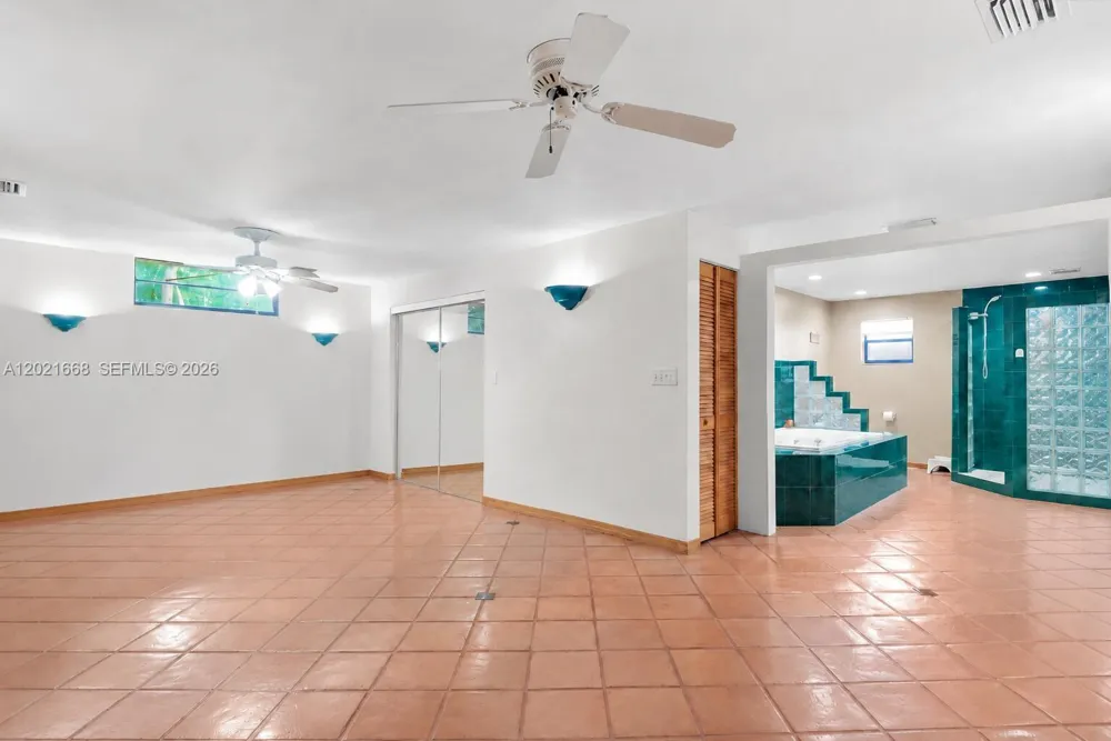 323 Bay View Ave Key Largo, FL 33037