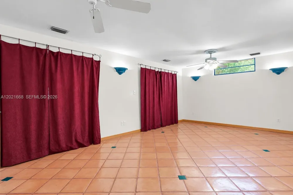 323 Bay View Ave Key Largo, FL 33037