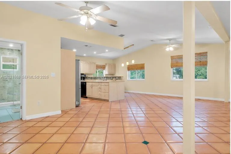 323 Bay View Ave Key Largo, FL 33037