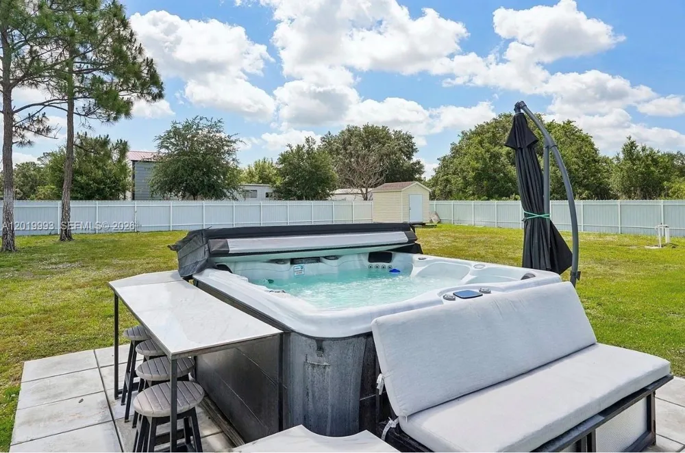 910 Richmond Ave N Lehigh Acres, FL 33972