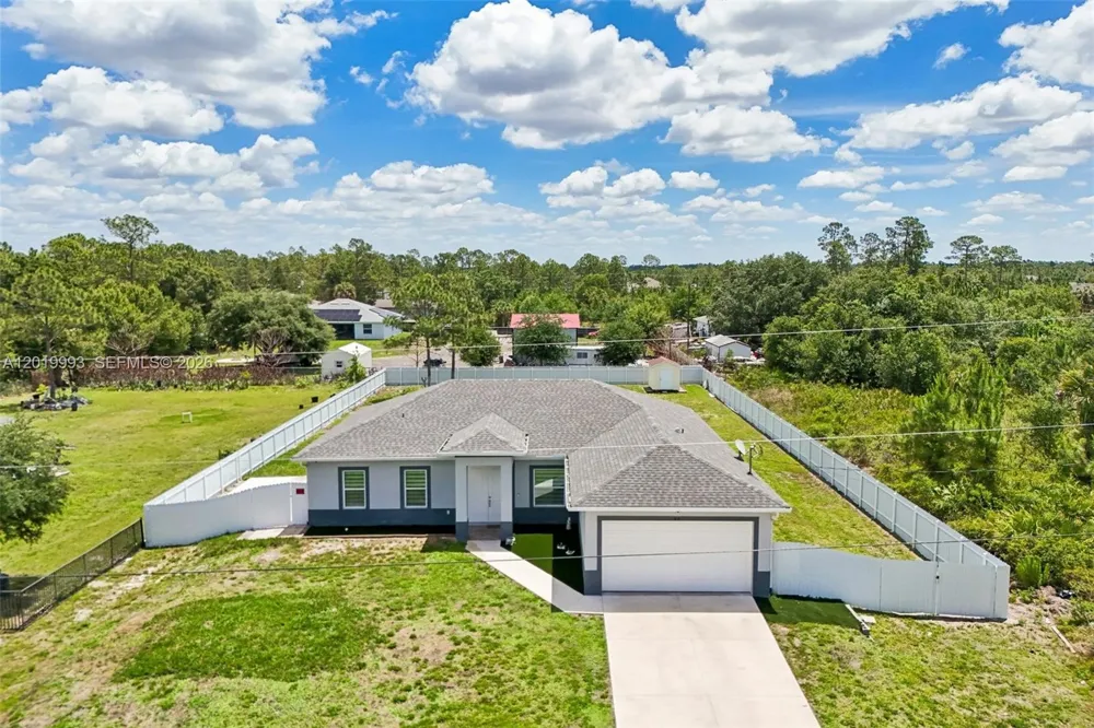 910 Richmond Ave N Lehigh Acres, FL 33972