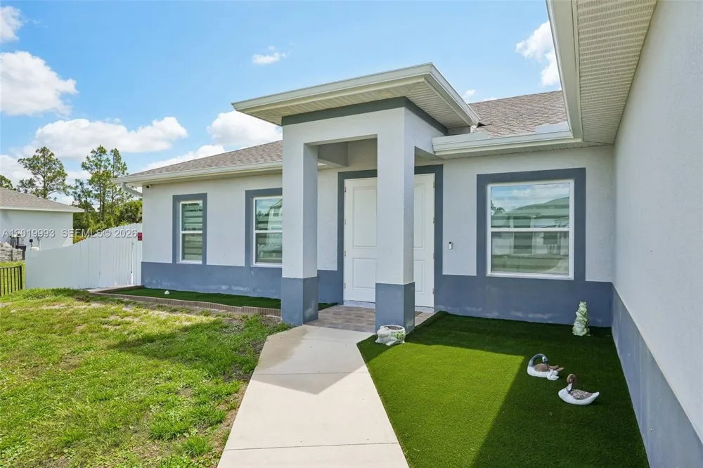 910 Richmond Ave N Lehigh Acres, FL 33972
