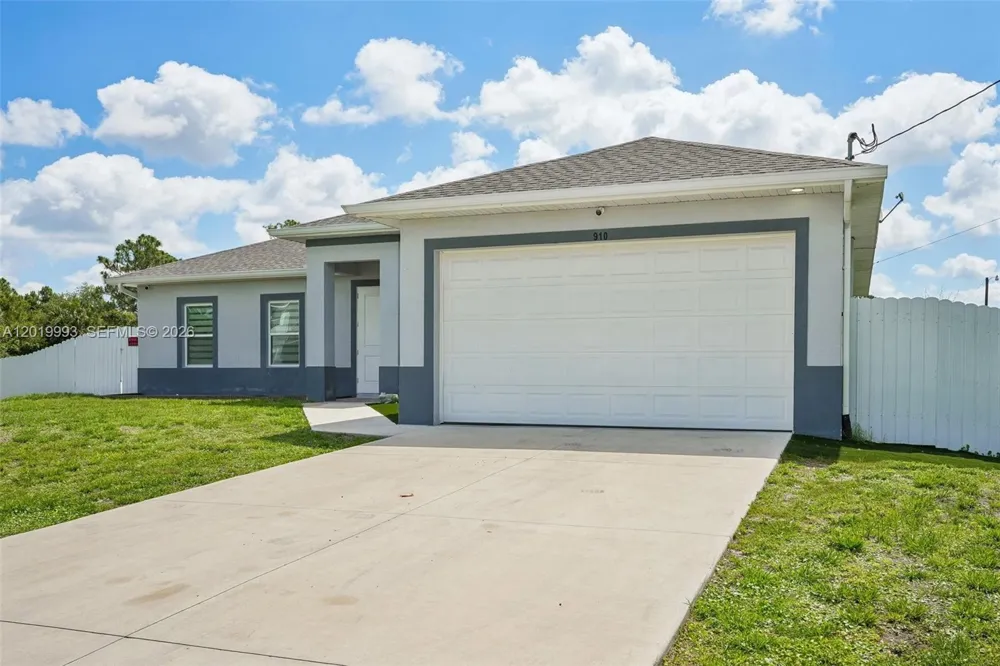 910 Richmond Ave N Lehigh Acres, FL 33972