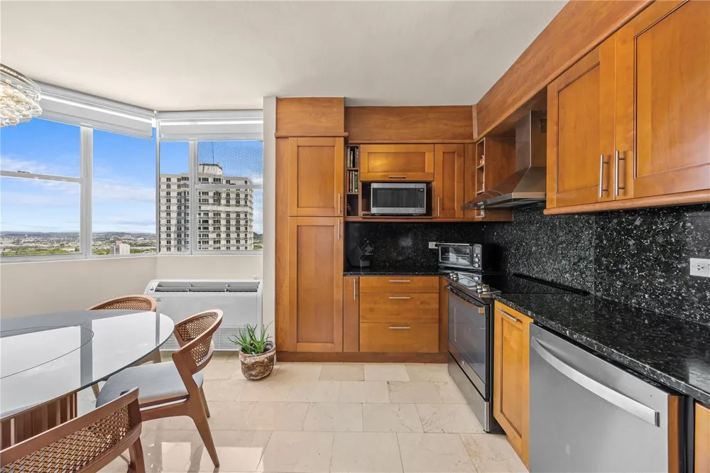 14 CARR 833 #1404 Guaynabo, PR 00966