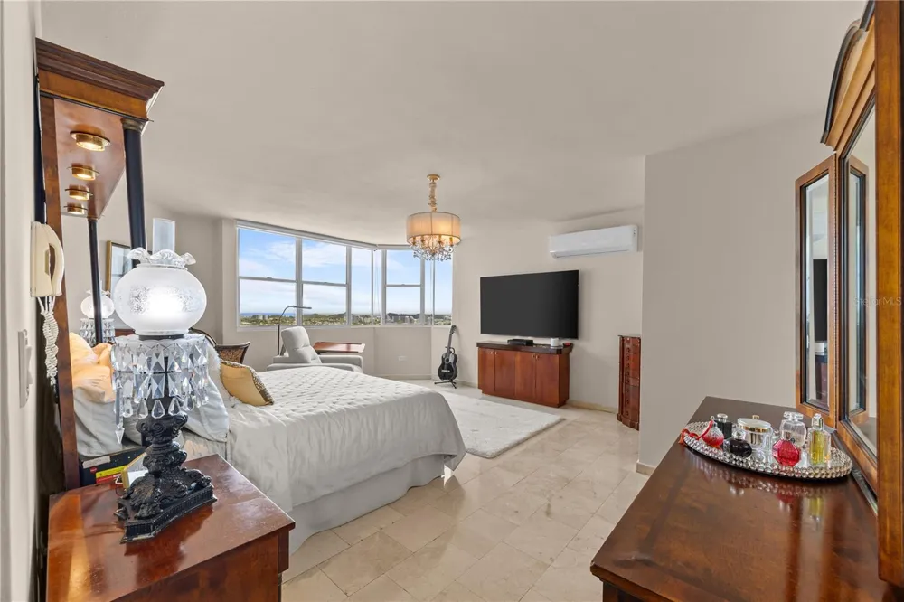 14 CARR 833 #1404 Guaynabo, PR 00966