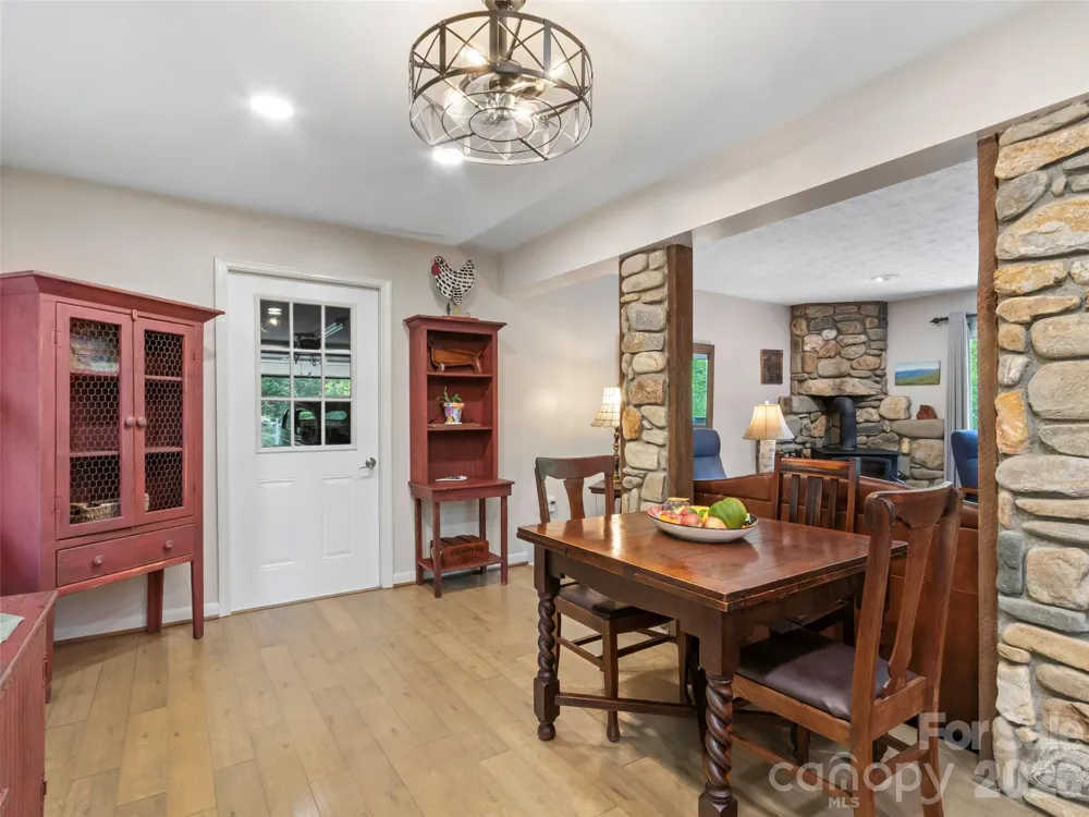 597 Sweetwater Ridge Road Burnsville, NC 28714