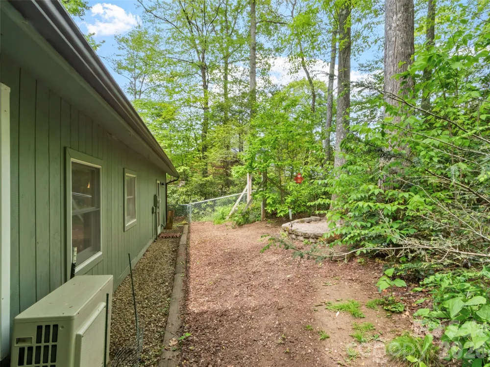 597 Sweetwater Ridge Road Burnsville, NC 28714