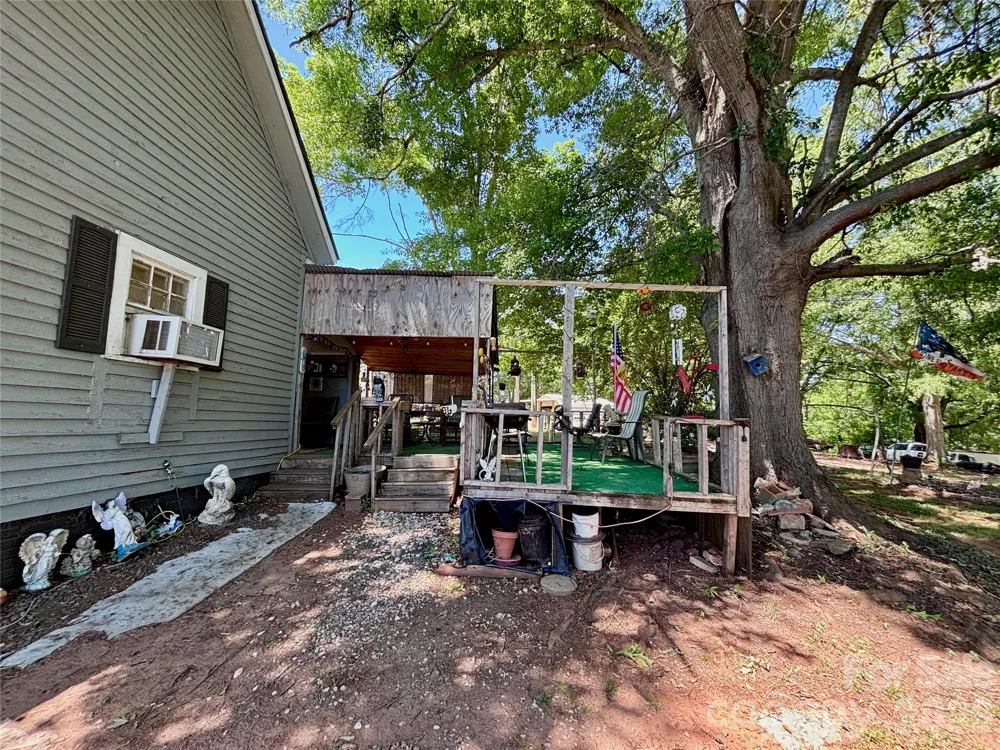 126 West Street Ellenboro, NC 28040