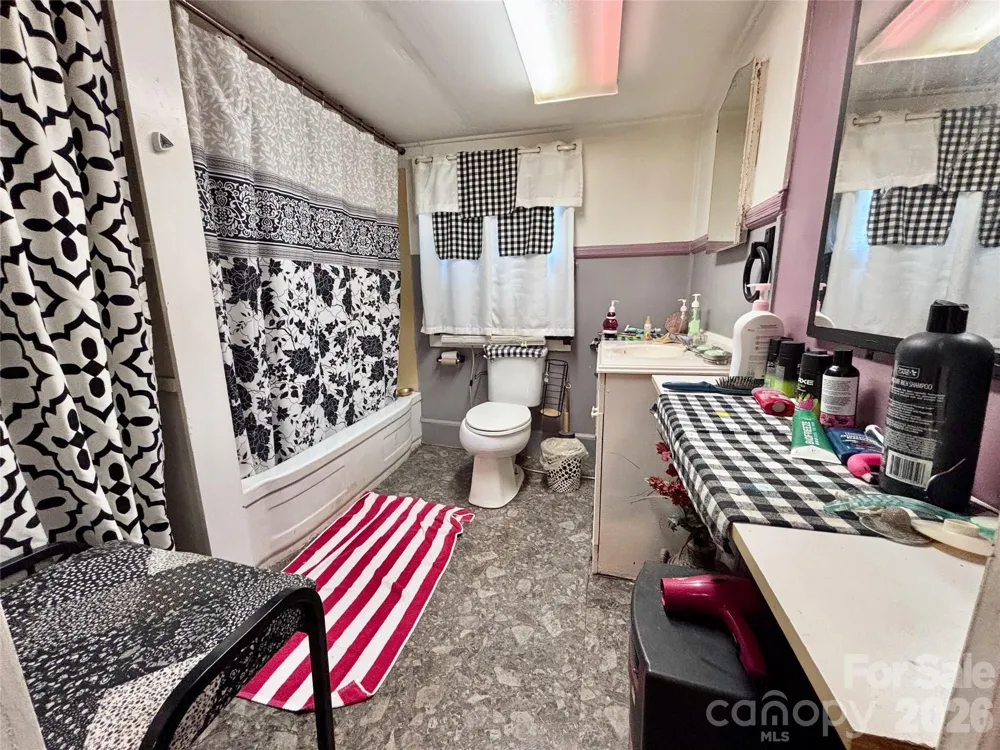 126 West Street Ellenboro, NC 28040