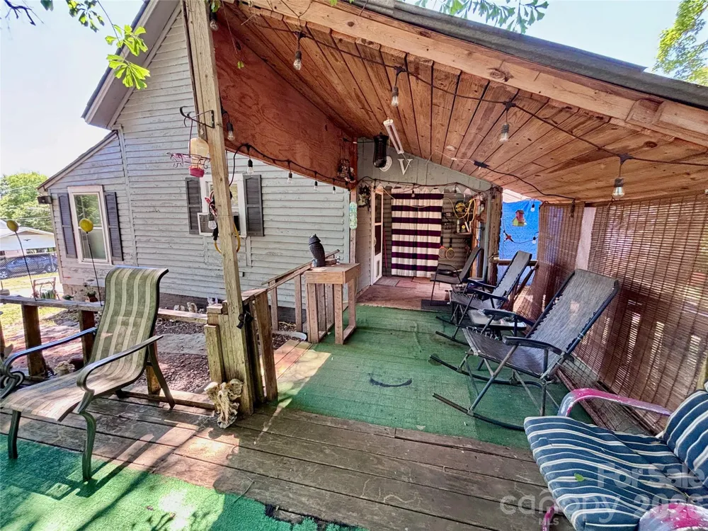 126 West Street Ellenboro, NC 28040