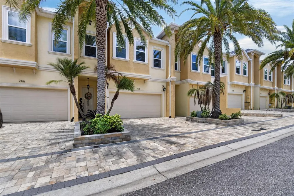 750 GRAND CYPRESS LANE Tarpon Springs, FL 34689